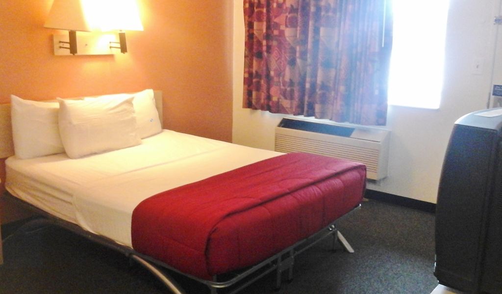 Anderson Inn, Anderson, Indiana Room photo