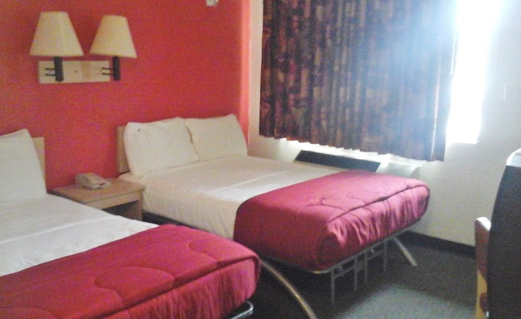 Anderson Inn, Anderson, Indiana Room photo